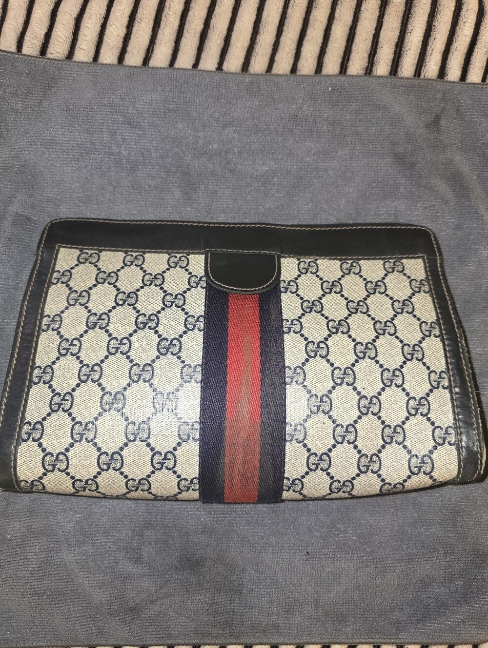 Gucci Beige GG Supreme Canvas Clutch with Navy Blue Leather Trim